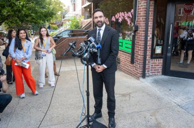 24 Ağustos 2025, New York, New York, ABD: Demokratik New York belediye başkanı adayı Zohran mamdani yaz hazine avının son durağında basına konuştu. (M10 'lar\ yeni 2ler)) 