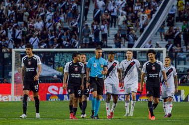 Rio de Janeiro (rj), Brezilya 08 / 24 / 2025 - hakem Rodrigo jose pereira de lima, Vasco ve Corinthians arasındaki maç sırasında, sao januario Stadyumu 'nda düzenlenen 2025 Brezilya şampiyonası serisi a için geçerlidir (gabby costa / thews2)