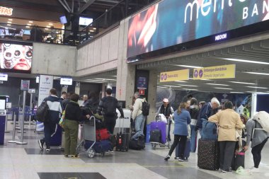 Curitiba (PR), Brezilya 08 / 27 / 2025 - Curitiba 'daki Afonso Pena Uluslararası Havalimanı' nda 27 Ağustos 2025 sabahı yolcu hareketi (Edson De Souza / Thenews2) 