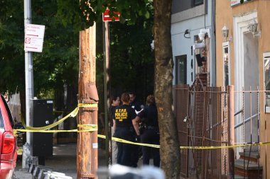 Claremont, Bronx, New York 'taki 44 bölge sınırları içinde bulunan Claremont Mahallesi' ndeki 1400 blok kolej caddesinde sabah 8: 34 sularında meydana gelen çatışmada bir kişi öldü ve iki kişi yaralandı. 27 Ağustos 2025