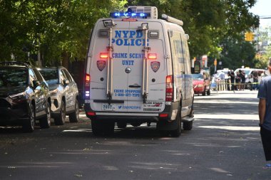 Claremont, Bronx, New York 'taki 44 bölge sınırları içinde bulunan Claremont Mahallesi' ndeki 1400 blok kolej caddesinde sabah 8: 34 sularında meydana gelen çatışmada bir kişi öldü ve iki kişi yaralandı. 27 Ağustos 2025