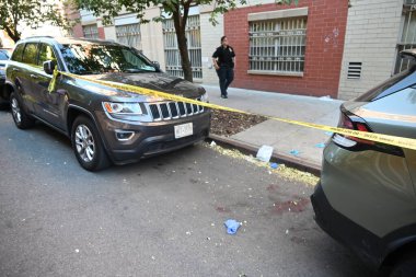Claremont, Bronx, New York 'taki 44 bölge sınırları içinde bulunan Claremont Mahallesi' ndeki 1400 blok kolej caddesinde sabah 8: 34 sularında meydana gelen çatışmada bir kişi öldü ve iki kişi yaralandı. 27 Ağustos 2025