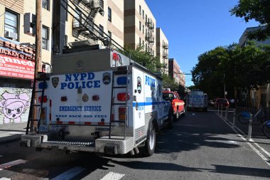 Claremont, Bronx, New York 'taki 44 bölge sınırları içinde bulunan Claremont Mahallesi' ndeki 1400 blok kolej caddesinde sabah 8: 34 sularında meydana gelen çatışmada bir kişi öldü ve iki kişi yaralandı. 27 Ağustos 2025