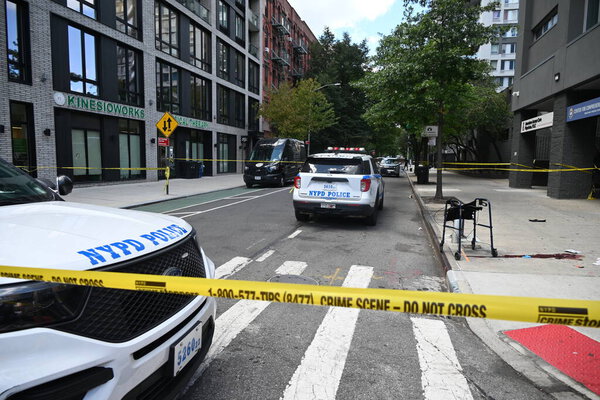 Пожилая женщина, идущая с ходячим, смертельно ранена на Мэдисон-авеню и восточной 110-й улице в пределах 23-го участка в Манхэттене, Нью-Йорк. 27 августа 2025, Манхэттен, Нью-Йорк, сша (kyle mazza / thenews2)