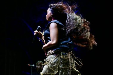 31 Ağustos 2025, New York, ABD: Brezilyalı şarkıcı İza, Central Park 'taki bir Citi parkının yaz sahnesinde canlı performans sergiliyor (niyi fote / thews2)