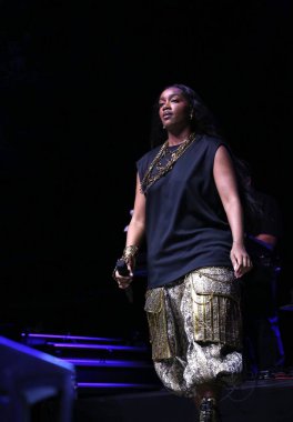 31 Ağustos 2025, New York, ABD: Brezilyalı şarkıcı İza, Central Park 'taki bir Citi parkının yaz sahnesinde canlı performans sergiliyor (niyi fote / thews2)