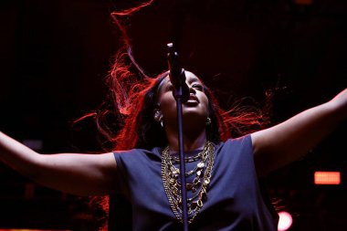 31 Ağustos 2025, New York, ABD: Brezilyalı şarkıcı İza, Central Park 'taki bir Citi parkının yaz sahnesinde canlı performans sergiliyor (niyi fote / thews2)