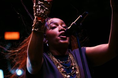 31 Ağustos 2025, New York, ABD: Brezilyalı şarkıcı İza, Central Park 'taki bir Citi parkının yaz sahnesinde canlı performans sergiliyor (niyi fote / thews2)