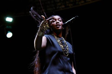 31 Ağustos 2025, New York, ABD: Brezilyalı şarkıcı İza, Central Park 'taki bir Citi parkının yaz sahnesinde canlı performans sergiliyor (niyi fote / thews2)