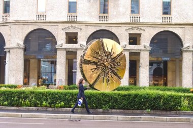 Milan (İtalya), 08 / 29 / 2025 - bu Cuma günü öğleden sonra Milano şehir merkezinde turist dolaşımı. (Edson De Souza / Yeniler 2) 