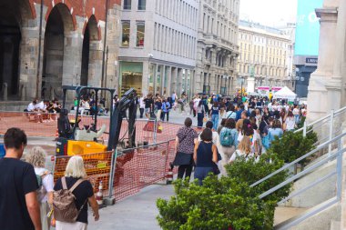 Milan (İtalya), 08 / 29 / 2025 - bu Cuma günü öğleden sonra Milano şehir merkezinde turist dolaşımı. (Edson De Souza / Yeniler 2) 