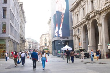 Milan (İtalya), 08 / 29 / 2025 - bu Cuma günü öğleden sonra Milano şehir merkezinde turist dolaşımı. (Edson De Souza / Yeniler 2) 