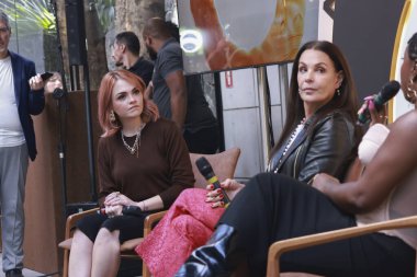 Sao Paulo (SP) - Oyuncu ve sunucu Carolina Ferraz, Karol Pinheiro (CMO Beyong) ve gazeteci ve sunucu Cris Guterres, Beyoung markası tarafından desteklenen yeni bir perspektif altındaki bir sohbete katıldılar. (leco viana\ yeni2))  