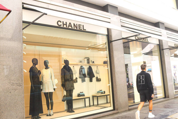 Milan (Italy), 08/29/2025 - renowned brands / Milan - view of designer stores in the city center of Milan on the afternoon of Friday, August 29, 2025. (Edson De Souza/Thenews2)   