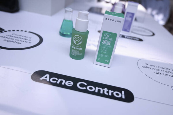 Сан-Пауло (SP) - BeYoung, бразильский цифровой бренд дермокосметики, признанный за свою высокую производительность, сенсорные и упрощенные многофункциональные продукты, имеет новый взгляд под руководством нового CMO Камила Фонсека. (leco viana presidentthenews2) 