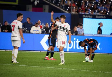 30 Ağustos 2025, New York, ABD: g. Pirani (# 10) New York 'taki Yankee Stadyumu' nda Niyi fote / thews2)