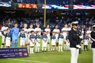 30 Ağustos 2025, New York, ABD: New York 'taki Yankee Stadyumu' nda Nickfc ve D.C arasında oynanan futbol maçında futbolcuları birleştirdi. (niyi fote / the new ws2)