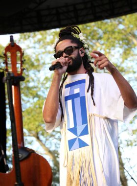 31 Ağustos 2025, New York, ABD: Evandro fioti, Brezilyalı şarkıcı, söz yazarı, ve yaratıcı vizyoner, hip-hop kültürünü siyahi kimliği tanıtmak için aktivizmle harmanlıyor (niyi fote / thenews2)