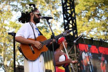 31 Ağustos 2025, New York, ABD: Evandro fioti, Brezilyalı şarkıcı, söz yazarı, ve yaratıcı vizyoner, hip-hop kültürünü siyahi kimliği tanıtmak için aktivizmle harmanlıyor (niyi fote / thenews2)