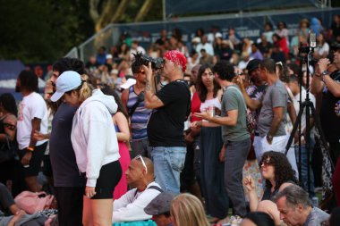 31 Ağustos 2025, New York, ABD: Brezilyalı şarkıcı, söz yazarı ve hip-hop kültürünü harmanlayan yaratıcı vizyoner Evandro Fioti (niyi fote / theenews2)