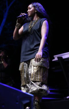 31 Ağustos 2025, New York, ABD: Brezilyalı şarkıcı İza, Central Park 'taki bir Citi parkının yaz sahnesinde canlı performans sergiliyor (niyi fote / thews2)