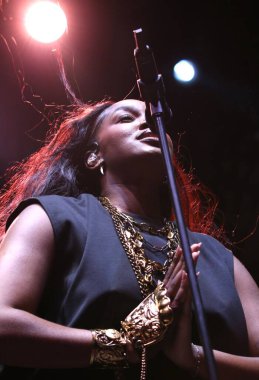 31 Ağustos 2025, New York, ABD: Brezilyalı şarkıcı İza, Central Park 'taki bir Citi parkının yaz sahnesinde canlı performans sergiliyor (niyi fote / thews2)