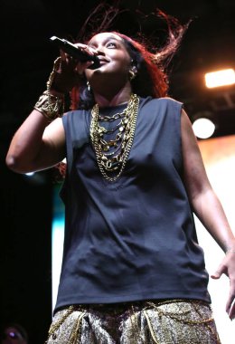 31 Ağustos 2025, New York, ABD: Brezilyalı şarkıcı İza, Central Park 'taki bir Citi parkının yaz sahnesinde canlı performans sergiliyor (niyi fote / thews2)