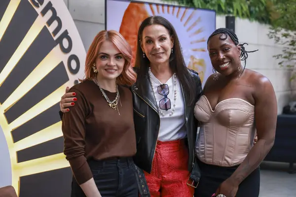 Sao Paulo (SP) - Oyuncu ve sunucu Carolina Ferraz, Karol Pinheiro (CMO Beyong) ve gazeteci ve sunucu Cris Guterres, Beyoung markası tarafından desteklenen yeni bir perspektif altındaki bir sohbete katıldılar. (leco viana\ yeni2))  