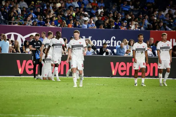 30 Ağustos 2025, New York, ABD (# 10), New York 'taki Yankee Stadyumu' nda oynanan futbol maçında takım arkadaşlarıyla gol attı ve golünü kutladı. (niyi fote / the new ws2)