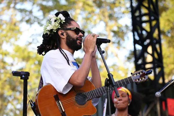 31 Ağustos 2025, New York, ABD: Evandro fioti, Brezilyalı şarkıcı, söz yazarı, ve yaratıcı vizyoner, hip-hop kültürünü siyahi kimliği tanıtmak için aktivizmle harmanlıyor (niyi fote / thenews2)