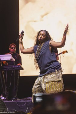 31 Ağustos 2025, New York, ABD: Brezilyalı şarkıcı İza, Central Park 'taki bir Citi parkının yaz sahnesinde canlı performans sergiliyor.)