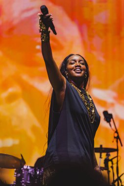 31 Ağustos 2025, New York, ABD: Brezilyalı şarkıcı İza, Central Park 'taki bir Citi parkının yaz sahnesinde canlı performans sergiliyor.)