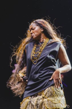 31 Ağustos 2025, New York, ABD: Brezilyalı şarkıcı İza, Central Park 'taki bir Citi parkının yaz sahnesinde canlı performans sergiliyor.)