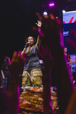 31 Ağustos 2025, New York, ABD: Brezilyalı şarkıcı İza, Central Park 'taki bir Citi parkının yaz sahnesinde canlı performans sergiliyor.)