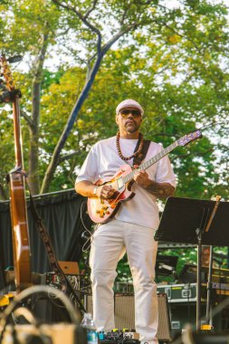 31 Ağustos 2025, New York, ABD: Evandro Fioti, Brezilyalı şarkıcı, söz yazarı ve yaratıcı vizyoner, hip-hop kültürünü siyahi kimliği tanıtmak için aktivizmle harmanlıyor (Anthony Oliveira / theenews2)