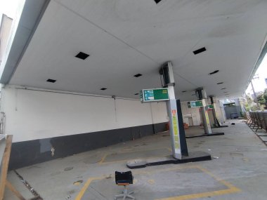 Sao Paulo (SP), Brezilya 09 / 01 / 2025 - Bela Vista 'daki Rui Barbosa Caddesi' nin köşesindeki Manuel Dutra Caddesi 'nde kapalı bir benzin istasyonu, geçen Perşembe günü başlatılan PCC' ye karşı açılan federal polis soruşturmasında teşhis edildi (leandro chemalle / thews2)