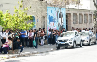 Sao Paulo (SP), Brezilya 09 / 01 / 2025: Sendika katkı belgesinin hazırlanması için Liberdade Mahallesi 'ndeki Tamandare ve Otavio Gomes sokakları arasında kuyruk oluştu (leco viana / theenews2)