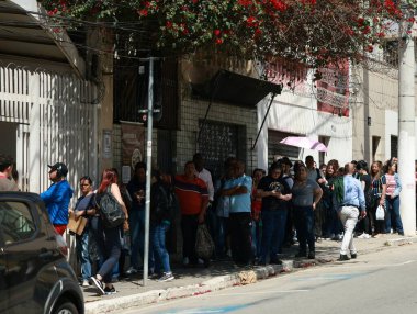 Sao Paulo (SP), Brezilya 09 / 01 / 2025: Sendika katkı belgesinin hazırlanması için Liberdade Mahallesi 'ndeki Tamandare ve Otavio Gomes sokakları arasında kuyruk oluştu (leco viana / theenews2)