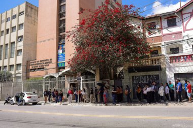 Sao Paulo (SP), Brezilya 09 / 01 / 2025 - Liberdade Mahallesi 'ndeki Rua Tamandare' de bulunan Sao Paulo Sağlık Hizmetleri Personel Birliği 'nin genel merkezi önünde bir kilometre uzunluğunda sağlık çalışanları kuyruğu oluşturuldu (marcelo estevao / thenews2)