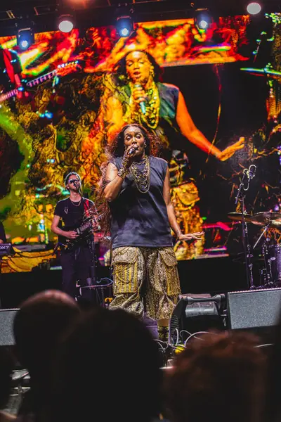 31 Ağustos 2025, New York, ABD: Brezilyalı şarkıcı İza, Central Park 'taki bir Citi parkının yaz sahnesinde canlı performans sergiliyor.)