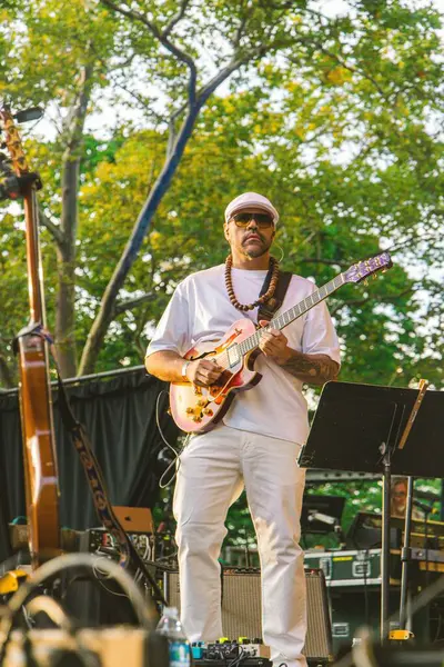 31 Ağustos 2025, New York, ABD: Evandro Fioti, Brezilyalı şarkıcı, söz yazarı ve yaratıcı vizyoner, hip-hop kültürünü siyahi kimliği tanıtmak için aktivizmle harmanlıyor (Anthony Oliveira / theenews2)