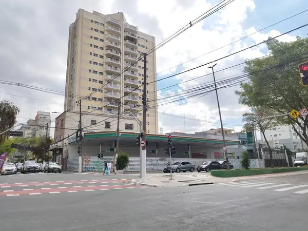 Sao Paulo (SP), Brezilya 09 / 01 / 2025 - Bela Vista 'daki Rui Barbosa Caddesi' nin köşesindeki Manuel Dutra Caddesi 'nde kapalı bir benzin istasyonu, geçen Perşembe günü başlatılan PCC' ye karşı açılan federal polis soruşturmasında teşhis edildi (leandro chemalle / thews2)