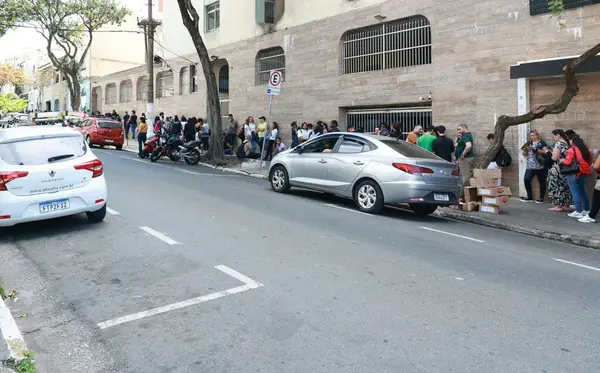 Sao Paulo (SP), Brezilya 09 / 01 / 2025: Sendika katkı belgesinin hazırlanması için Liberdade Mahallesi 'ndeki Tamandare ve Otavio Gomes sokakları arasında kuyruk oluştu (leco viana / theenews2)