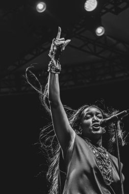 31 Ağustos 2025, New York, ABD: Brezilyalı şarkıcı İza, Central Park 'taki bir Citi parkının yaz sahnesinde canlı performans sergiliyor.)