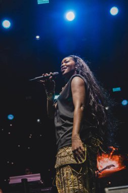 31 Ağustos 2025, New York, ABD: Brezilyalı şarkıcı İza, Central Park 'taki bir Citi parkının yaz sahnesinde canlı performans sergiliyor.)