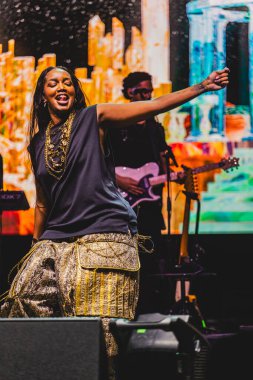 31 Ağustos 2025, New York, ABD: Brezilyalı şarkıcı İza, Central Park 'taki bir Citi parkının yaz sahnesinde canlı performans sergiliyor.)