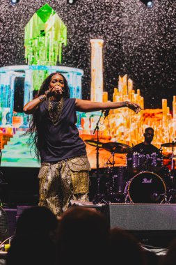 31 Ağustos 2025, New York, ABD: Brezilyalı şarkıcı İza, Central Park 'taki bir Citi parkının yaz sahnesinde canlı performans sergiliyor.)