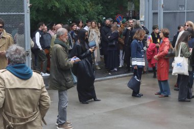 Milan (İtalya), 09 / 27 / 2025 - Milan Moda Haftası kapsamında Scarlett Rouge 'un performansıyla Sahne Arası Ied Moda Şovu, Milano' daki Galleria Lia Rumma 'da gerçekleşti. 