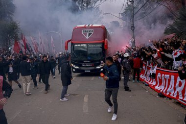 Sao Paulo (SP), Brazil 09 / 25 / 2025 Sao Paulo otobüsünün Sao Paulo (BRA) ile LDU (ECU) arasındaki karşılaşma için varışı, Copa Libertadores 'in çeyrek finalinin ikinci ayağı için geçerlidir (leco viana / thenews2)