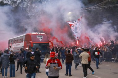 Sao Paulo (SP), Brazil 09 / 25 / 2025 Sao Paulo otobüsünün Sao Paulo (BRA) ile LDU (ECU) arasındaki karşılaşma için varışı, Copa Libertadores 'in çeyrek finalinin ikinci ayağı için geçerlidir (leco viana / thenews2)